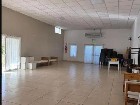 Salón de Eventos con Piscina, Parque y Vivienda en Gardey.
