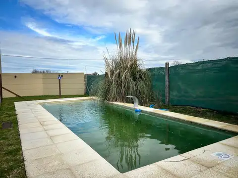Salón de Eventos con Piscina, Parque y Vivienda en Gardey.