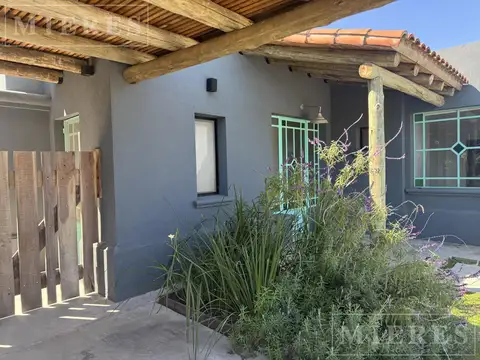 Casa en Alquiler con 1 cochera