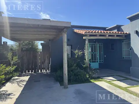 Casa 4 ambientes con 2 baños