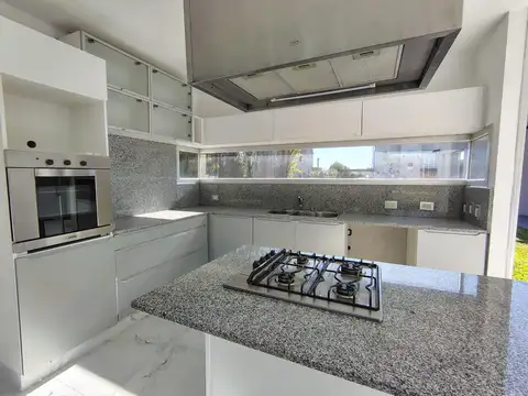 Casa en Alquiler en San Sebastian, USD 1.200