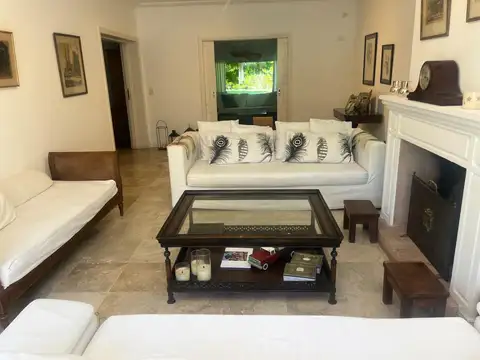 Casa 6 ambientes con 4 baños