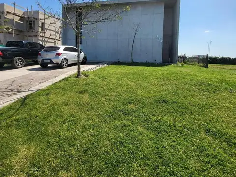 Casa en Venta con 4 cocheras