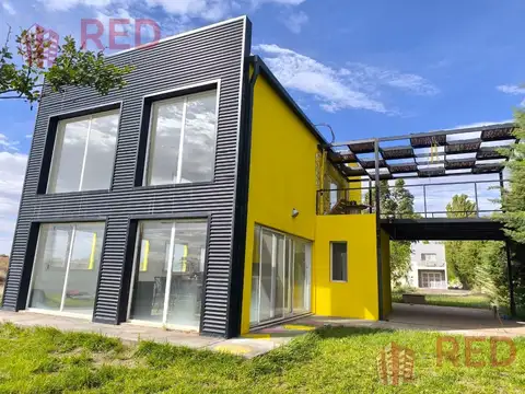 Casa de verano en Villa Tenis Club - Lago Mari Menuco