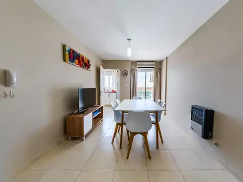 Amoblado Super Amplio a metros de la Legislatura 