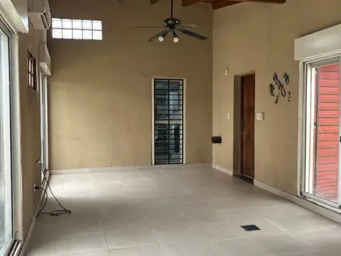 Casa 5 ambientes con 1 baño
