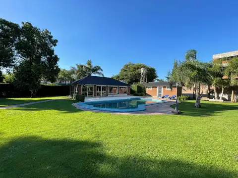 Casa en Venta con 3 cocheras