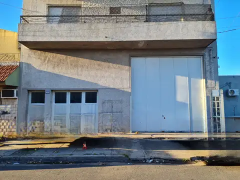 alquilo Galpón  130m2 aprox 