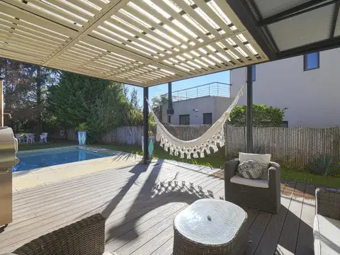 Casa en Alquiler en Septiembre, USD 3.400