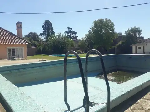 Casa 5 ambientes con 2 baños