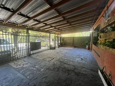 Casa en Venta con 3 cocheras