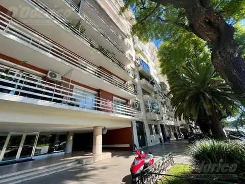Departamento en Alquiler de 2 dormitorios con cochera fija en Palermo Chico.