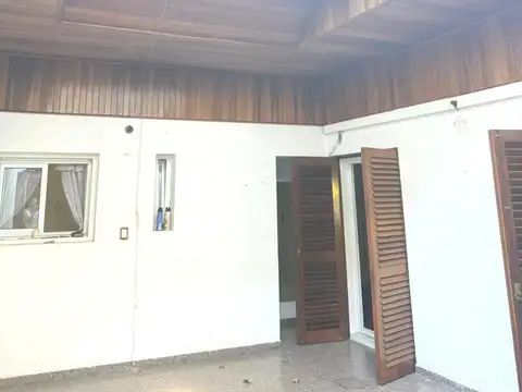 VENTA CASA 3 AMBIENTES SOBRE LOTE PROPIO. TERRAZA. SAAVEDRA