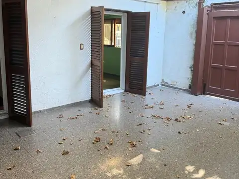 VENTA CASA 3 AMBIENTES SOBRE LOTE PROPIO. TERRAZA. SAAVEDRA