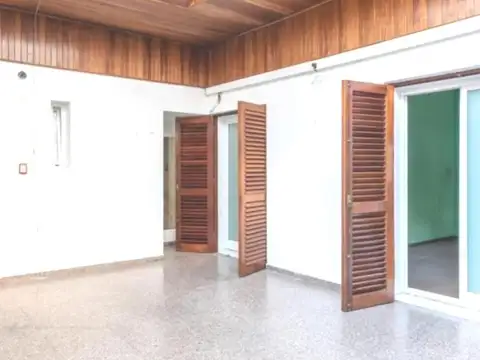 VENTA CASA 3 AMBIENTES SOBRE LOTE PROPIO. TERRAZA. SAAVEDRA