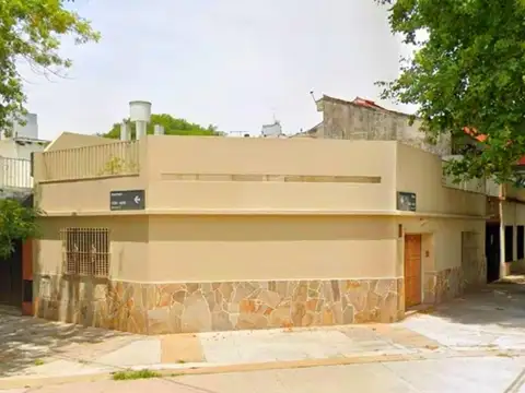 VENTA CASA 3 AMBIENTES SOBRE LOTE PROPIO. TERRAZA. SAAVEDRA
