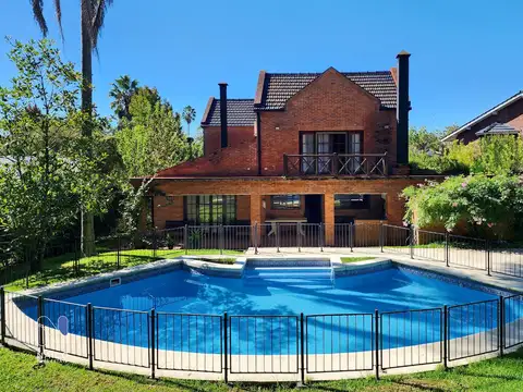 Casa en venta 6 ambientes Oportunidad Apto Credito. Digna de visitar 