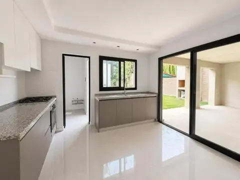 VENTA - CASA 3 DORMITORIOS CON PILETA - LOS SOLARES FUNES