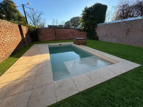 Casa 6 ambientes con 2 baños