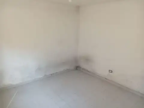 Casa 6 ambientes con 2 baños