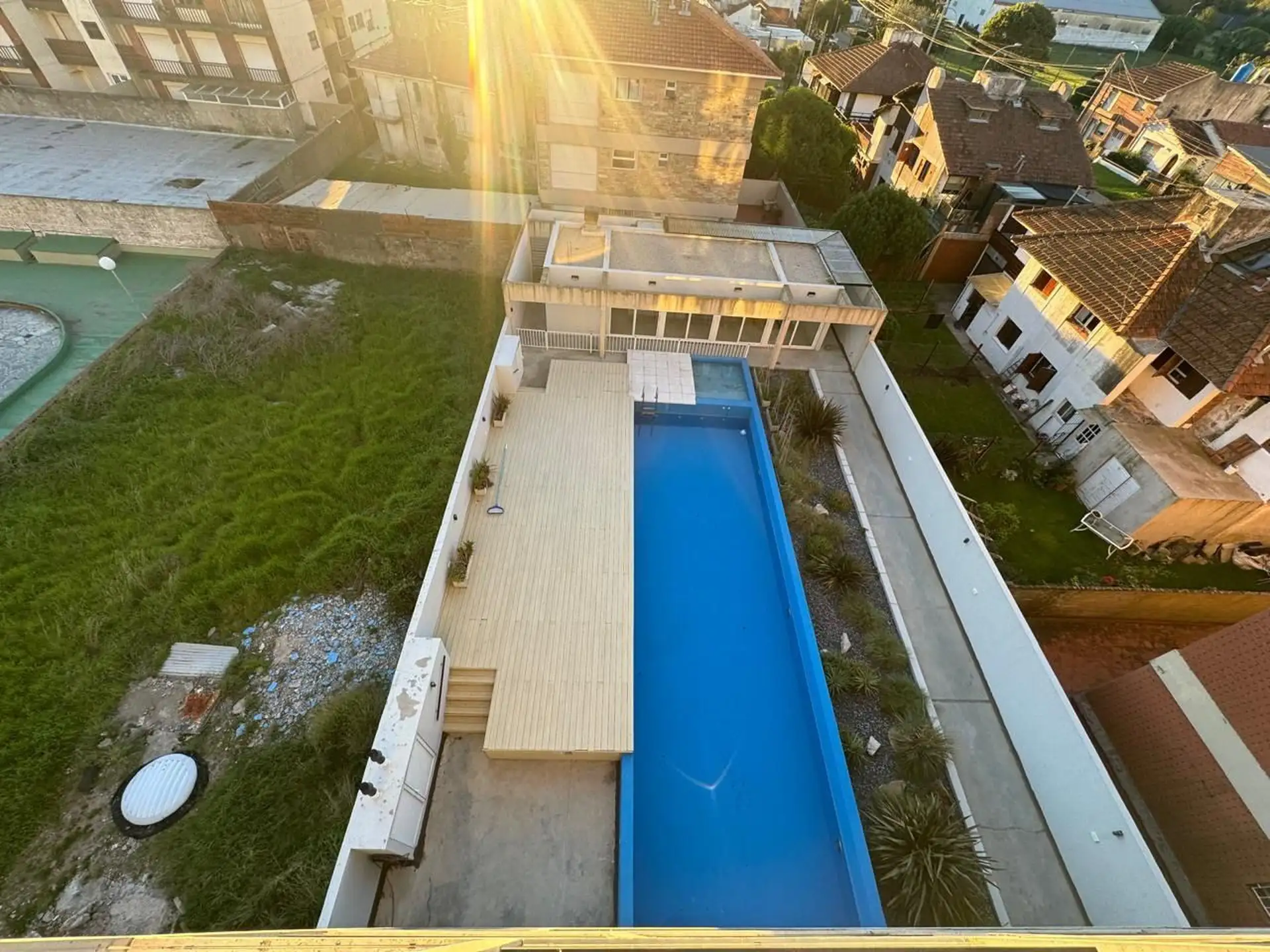 Depto 3 amb, 82m² con cochera y pileta — Barrio Felix U.Camet
