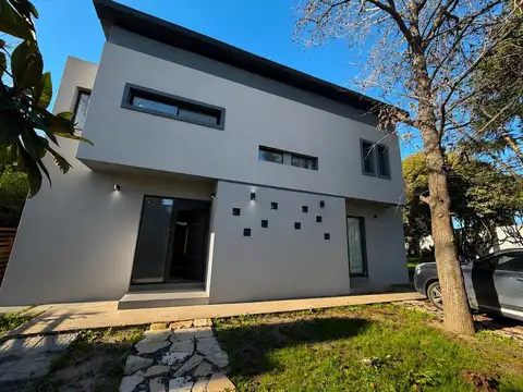 Casa en Venta en Lisandro Olmos Etcheverry, USD 150.000