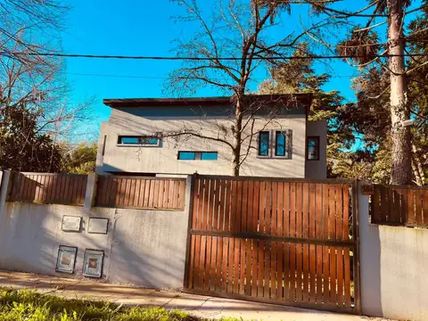 VENTA CASA 3 AMBIENTES MULTIFAMILIAR LA PLATA (DUPLEX )