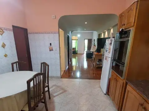 Casa en Venta con 3 cocheras