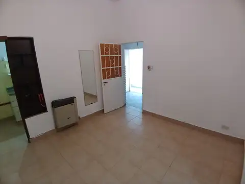 Depto Tipo Casa en Alquiler en Caseros, $ 600.000