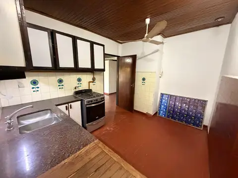 CASA EN VENTA DE 3 DORMIT EN HERMOSO LOTE Y UBICACION.