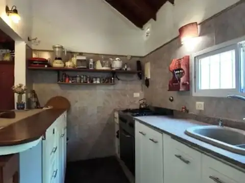 VENTA CASA 4 AMBIENTES CON EXCELENTE UBICACION