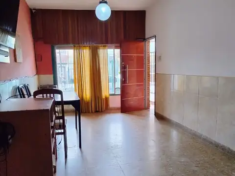 Casa en buen estado, 3 Amb Cochera Monte Chingolo