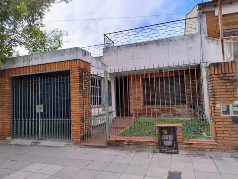 Casa en buen estado, 3 Amb Cochera Monte Chingolo