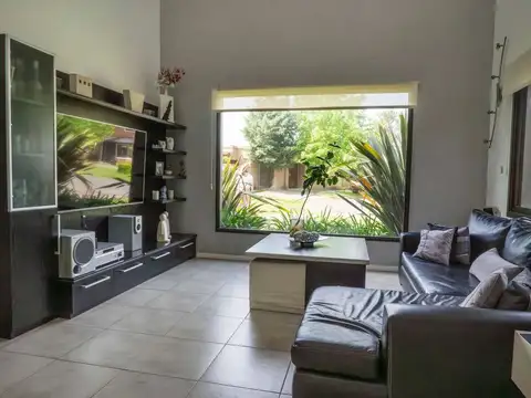 CASA EN VENTA EN ACACIAS BLANCAS 4 AMB PILETA