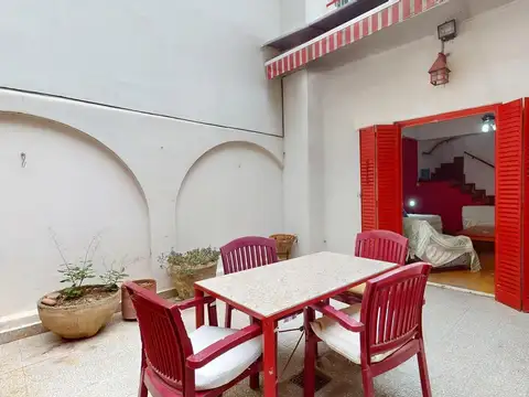 VENTA - PH estilo casa 4 ambientes con cochera, patio y gran terraza en Belgrano
