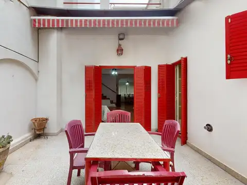 VENTA - PH estilo casa 4 ambientes con cochera, patio y gran terraza en Belgrano
