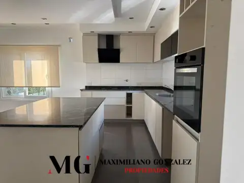Casa 5 ambientes con 3 baños