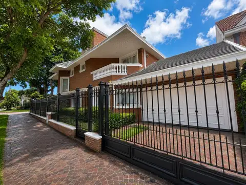 CASA EN VENTA QUILMES LOS CEDROS 7 AMBIENTES