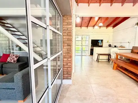 Casa en Venta con 2 cocheras