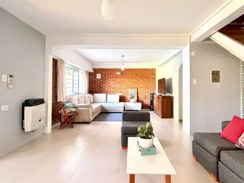 Casa 6 ambientes con 2 baños