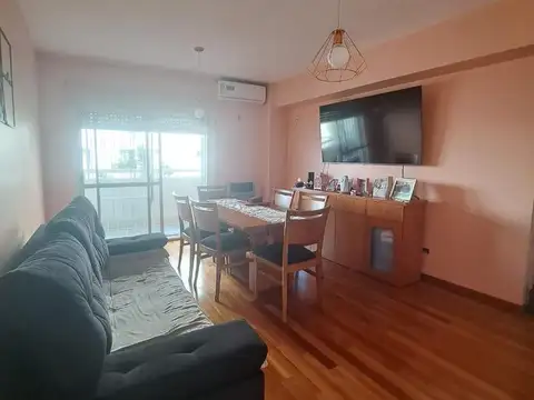 24 De Noviembre 1100, Piso 4