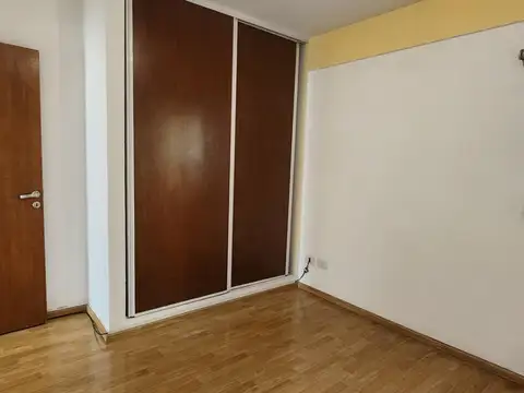 Departamento de dos amb. balcón al frente