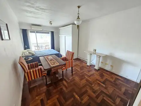 IMPECABLE MONOAMBIENTE EN RECOLETA  