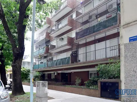 Luminoso 2 ambientes lateral con balcón, pleno Villa Devoto a 3 cuadras de la Plaza