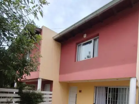 Casa en Venta con 3 cocheras