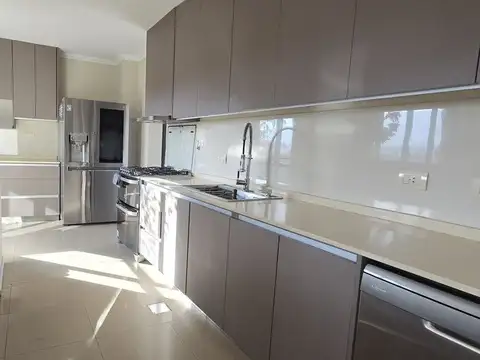 Departamento 7 ambientes con 4 baños