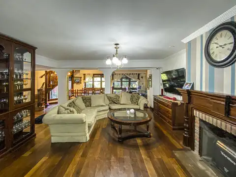 Casa en Venta con 2 cocheras