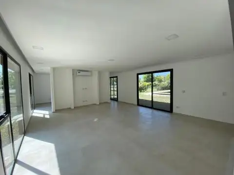 Casa 4 ambientes con 4 baños