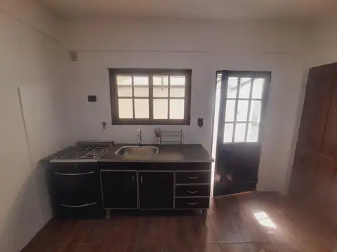 Depto Tipo Casa en Alquiler en Villa Luzuriaga, $ 450.000