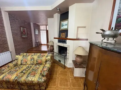 Casa 6 ambientes con 4 baños